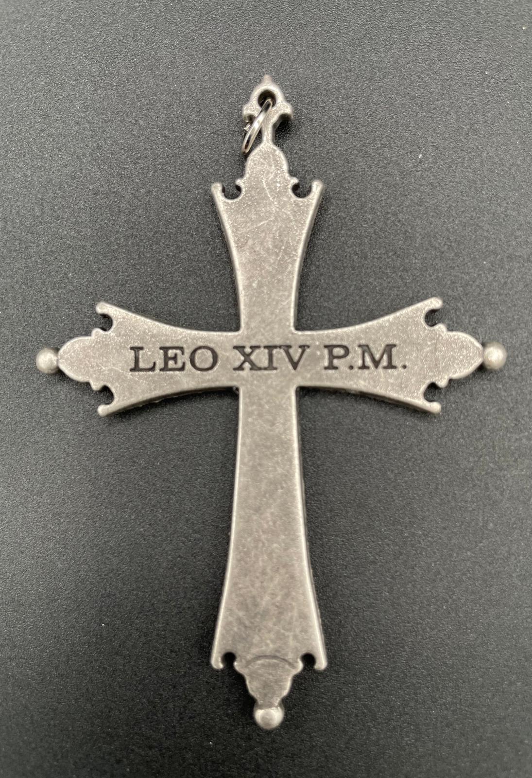 Croix pectorale du pape Léon XIV en argent ancien – 8 x 6 cm – 15 g