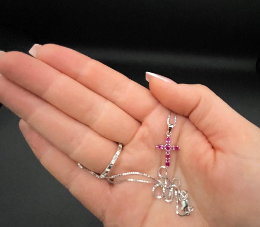 Croce in argento con zirconio rosa