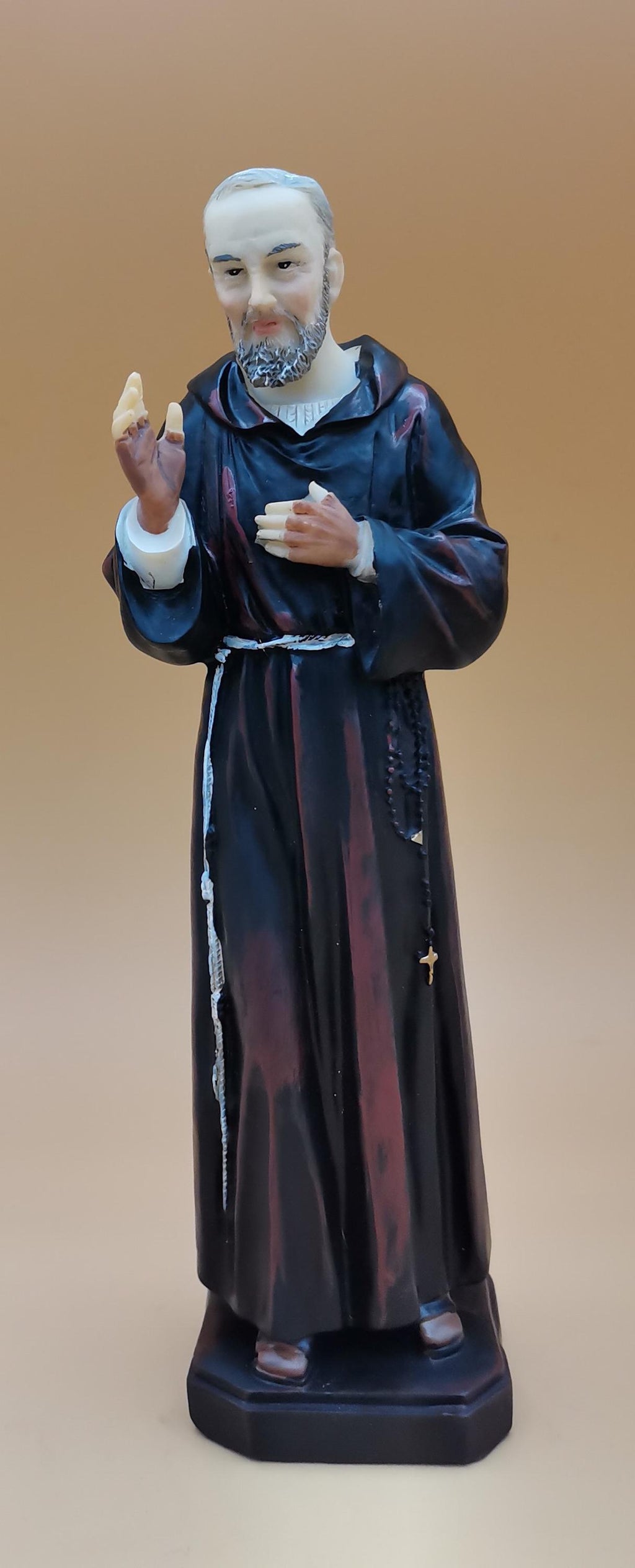 Padre-Pio-Statue aus handbemaltem Kunstharz