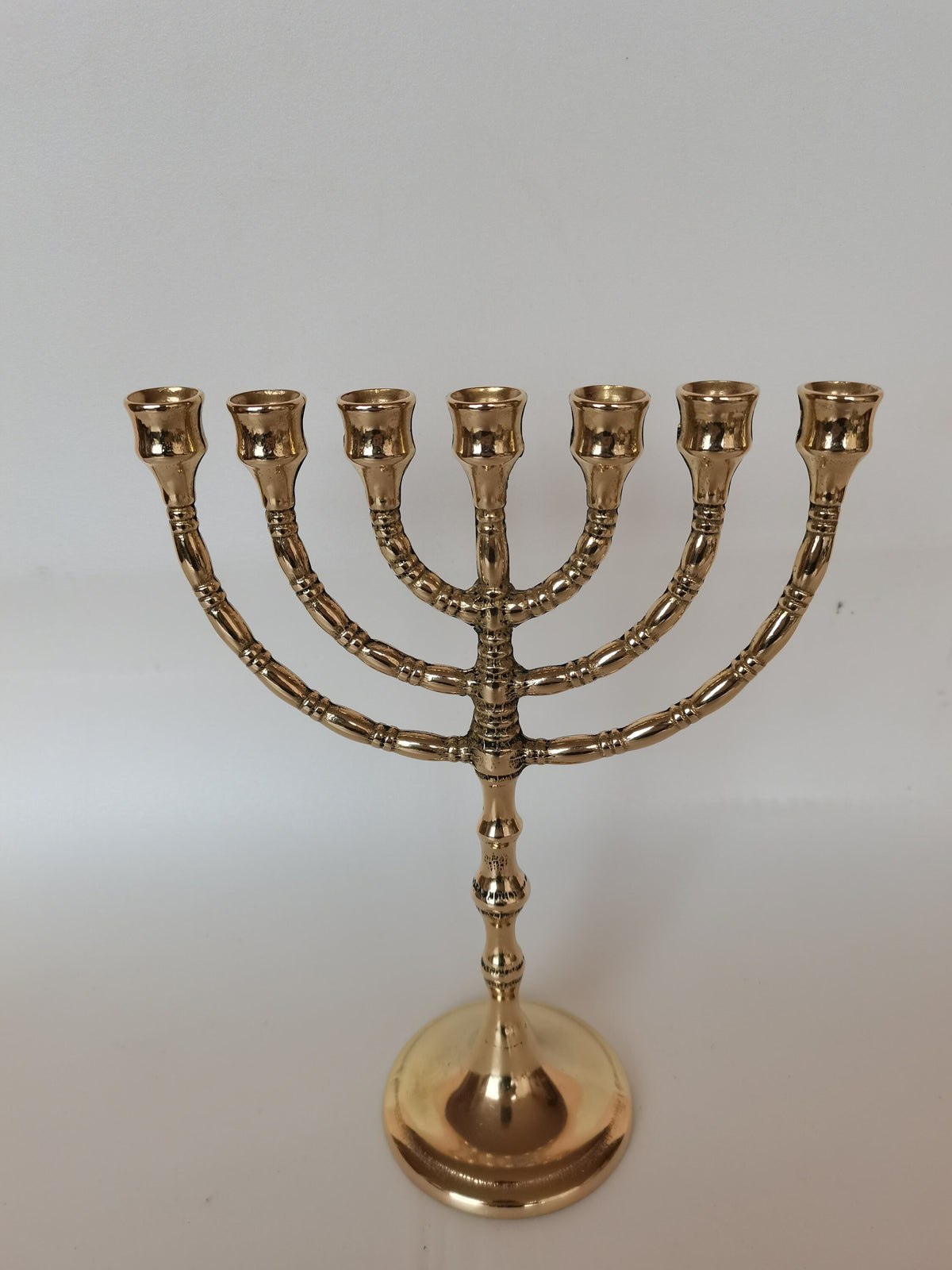 Menorah a sette bracci in ottone lucido – 24 x 19 cm