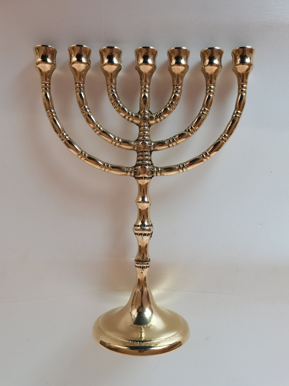Menorah a sette bracci in ottone lucido – 24 x 19 cm
