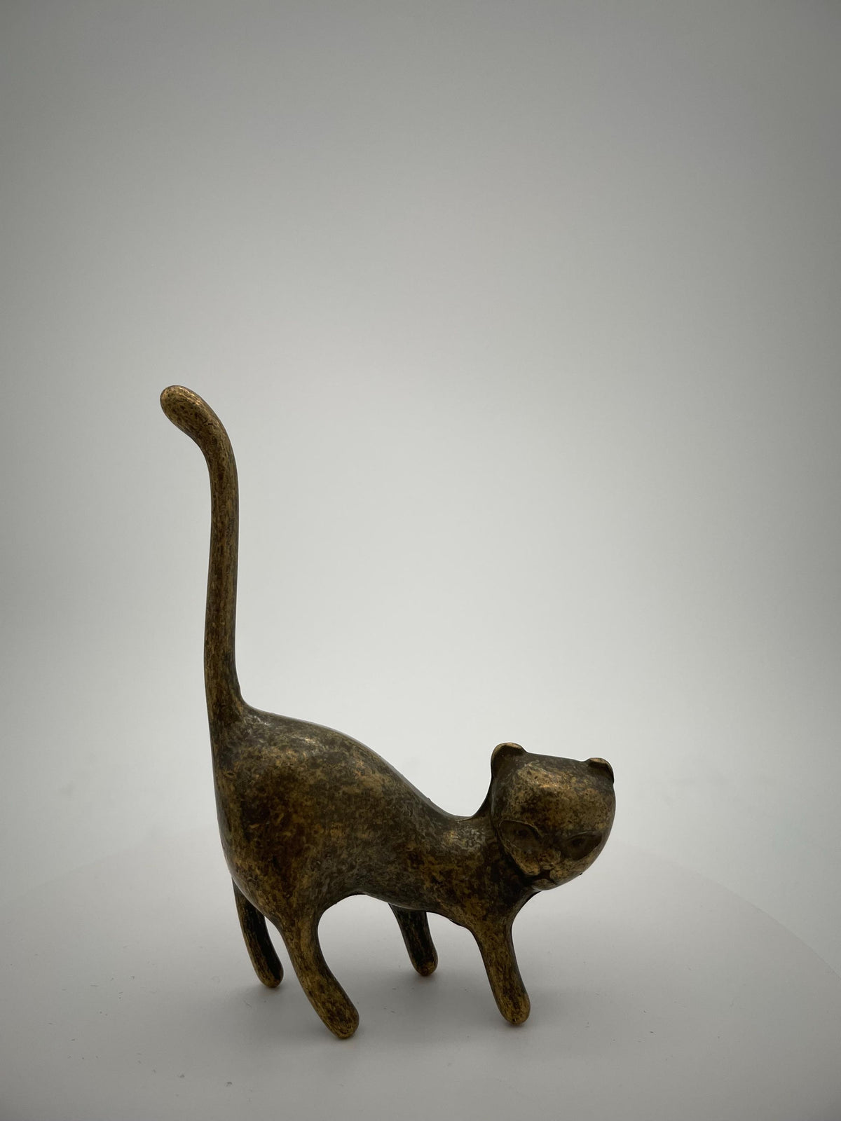 Coppia di gattini portanelli in ottone brunito – 6 cm