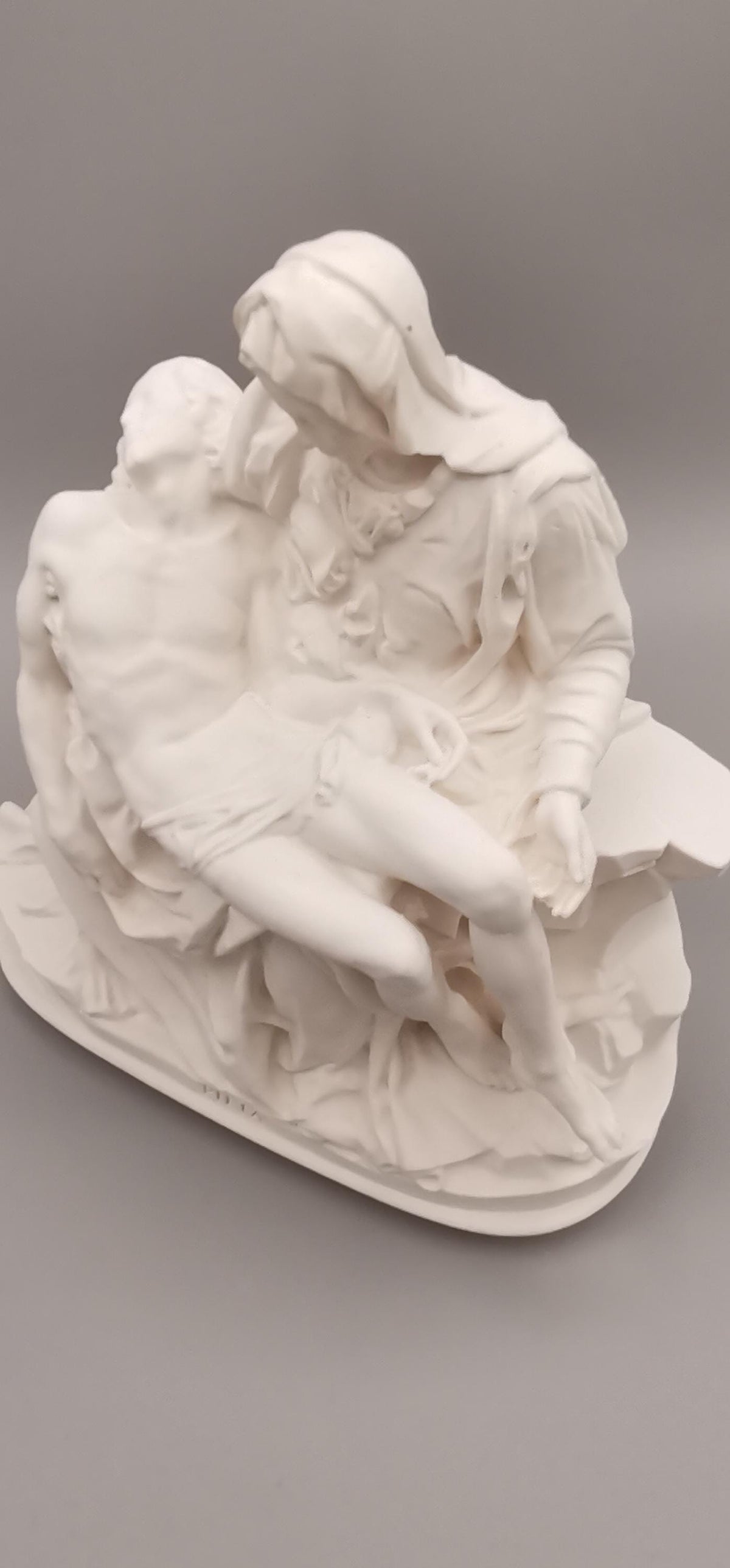 Statue Pietà de Michel-Ange en résine blanche effet marbre – 10 cm