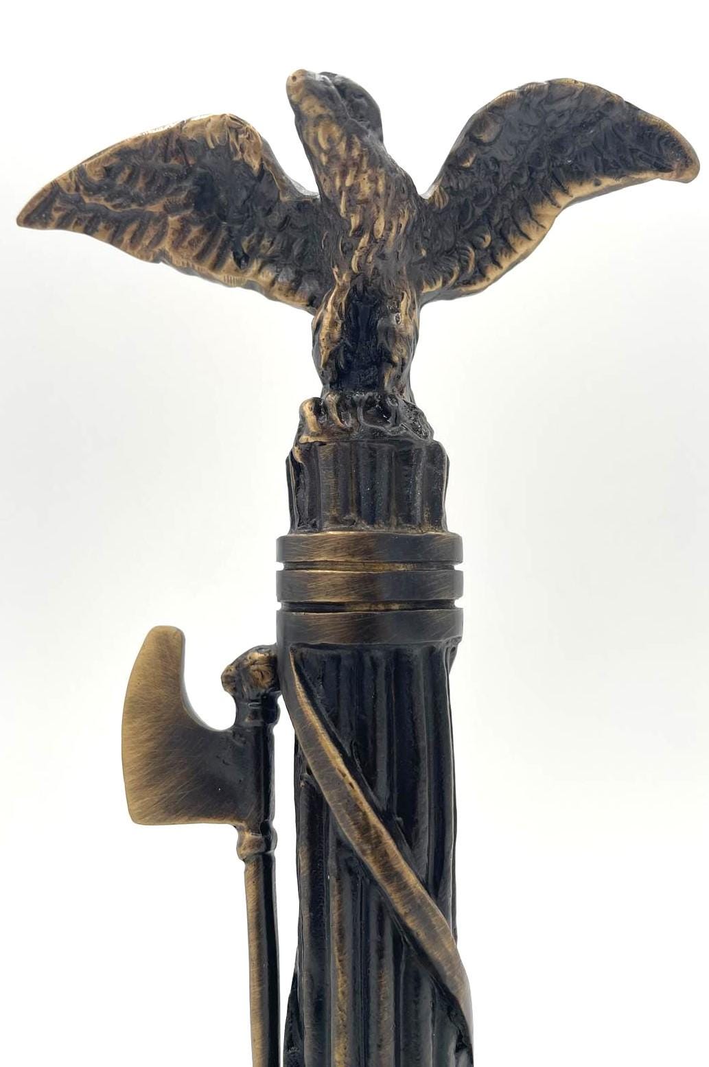 Bronze-Effect Metal Sculpture – Eagle on Stylized Fasces with Axe, 20 cm