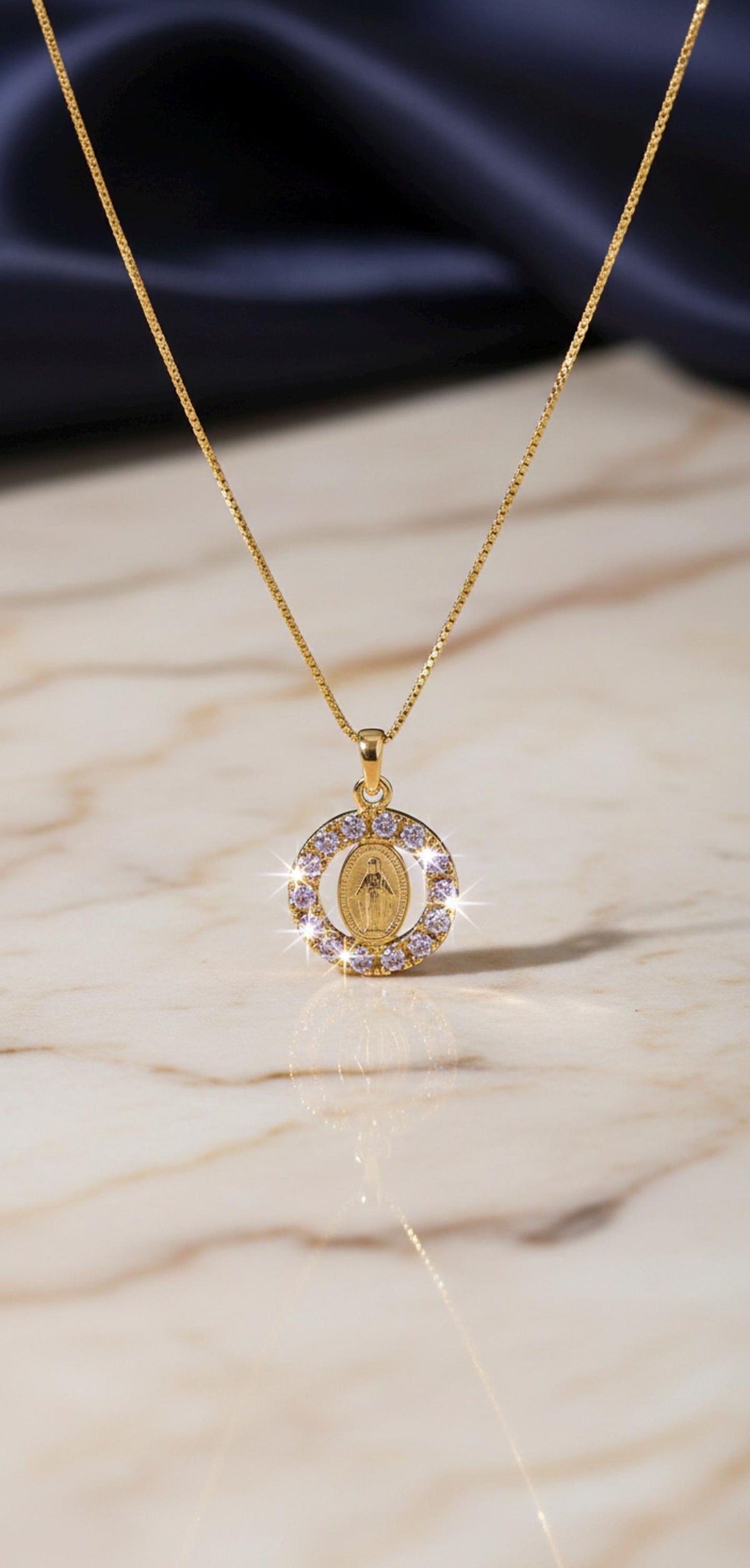 Collana Medaglia Miracolosa con zirconi e catenina in argento 925 placcata oro – 50 cm