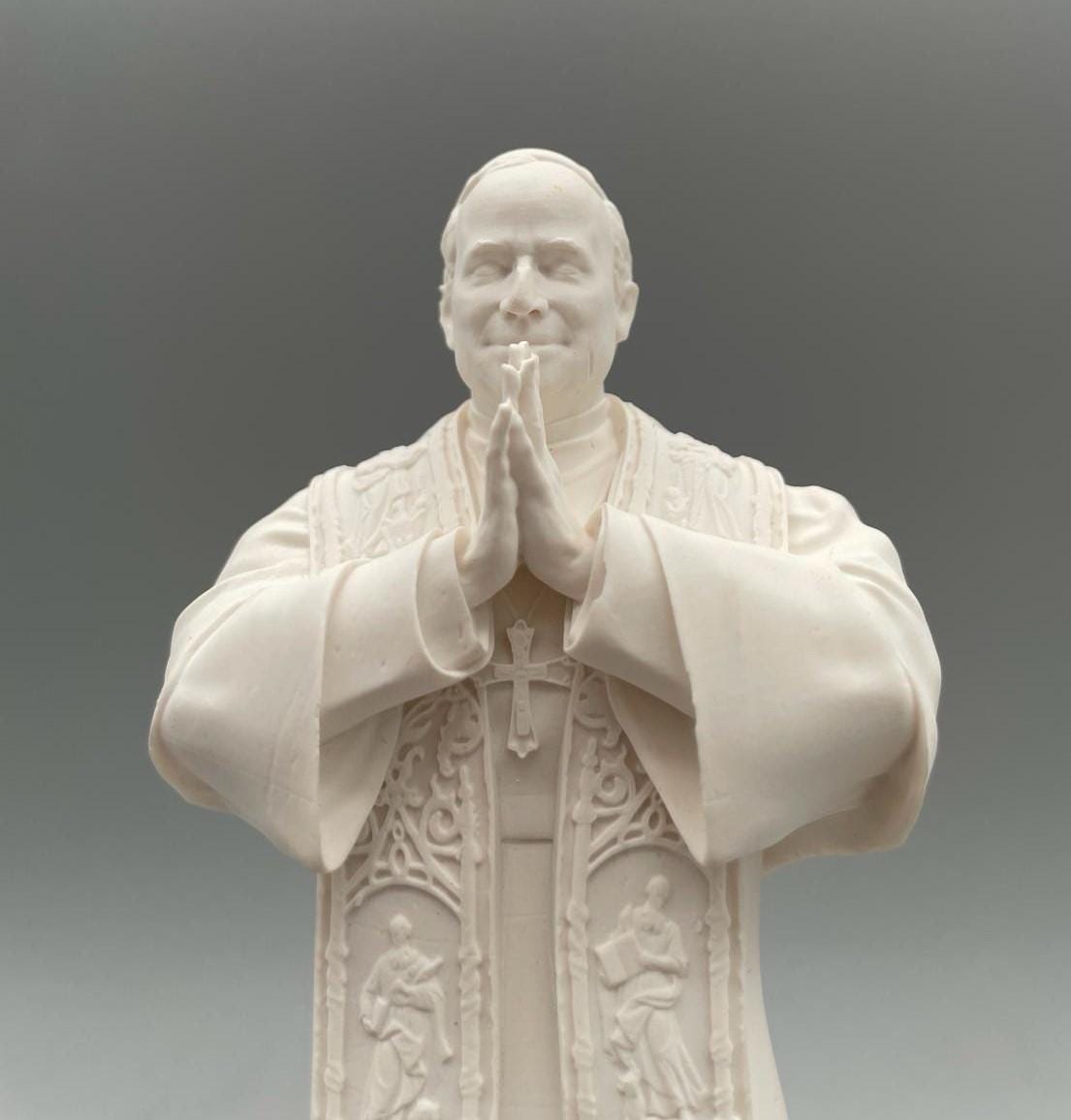 Statue du Pape Léon XIV en prière – Mini sculpture blanche, 10 cm