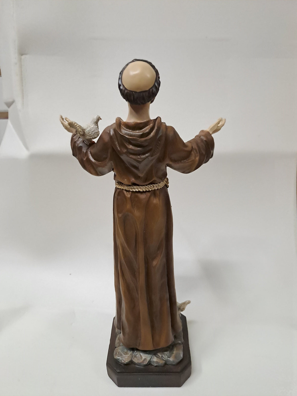 Statue de Saint François avec colombes en résine peinte à la main – 30 cm