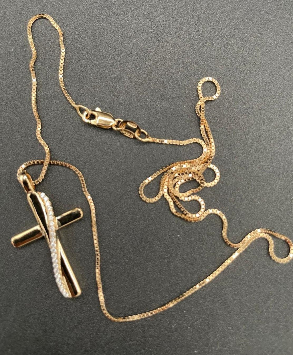 Collana in argento 925 placcato oro con croce e diamantini