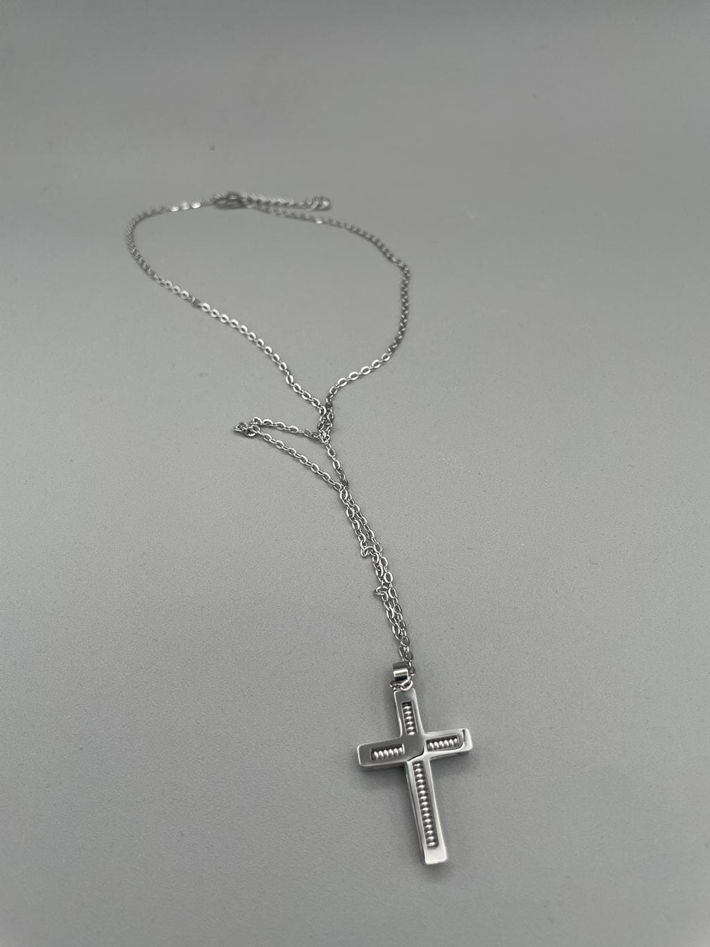 Collana con croce in acciaio inox e catenina