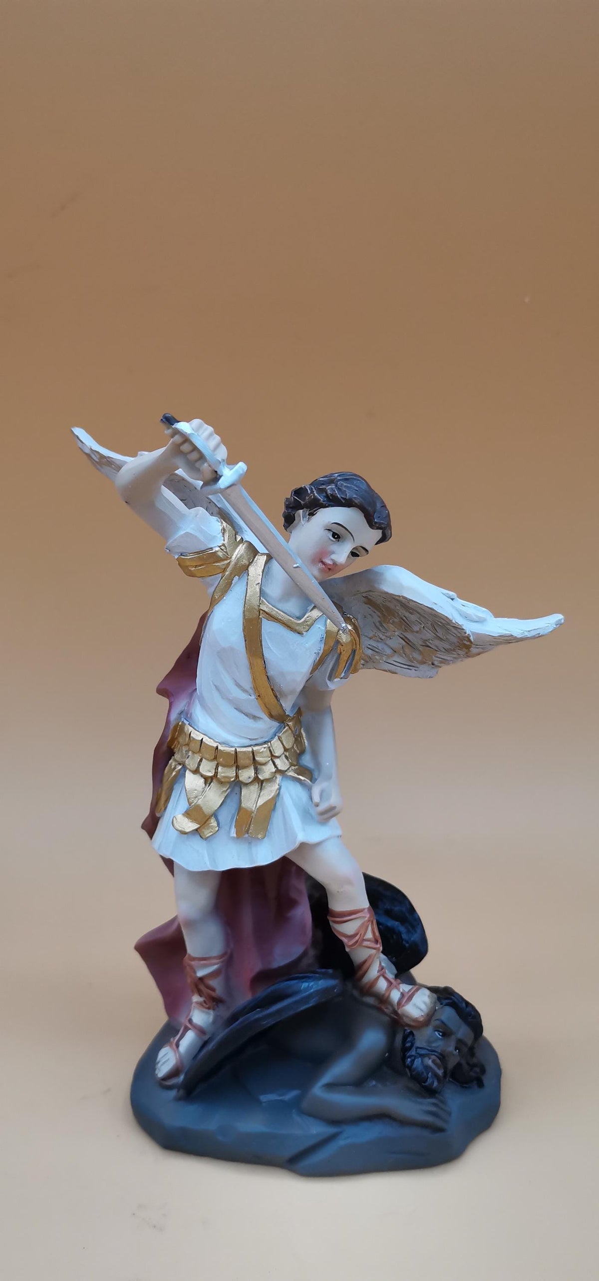 Statue Heiliger Erzengel Michael aus handbemaltem Polyresin – Religiöse Skulptur