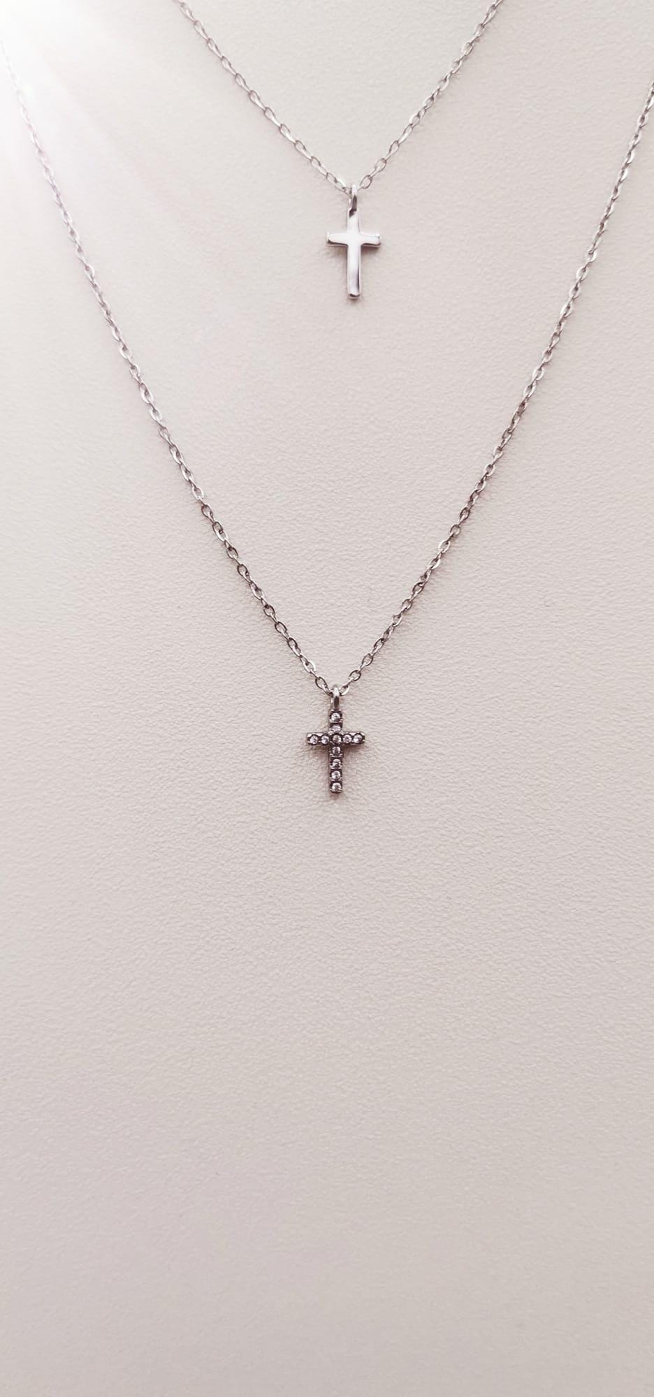 Collana multistrato color argento con due croci – cod. CAC-004