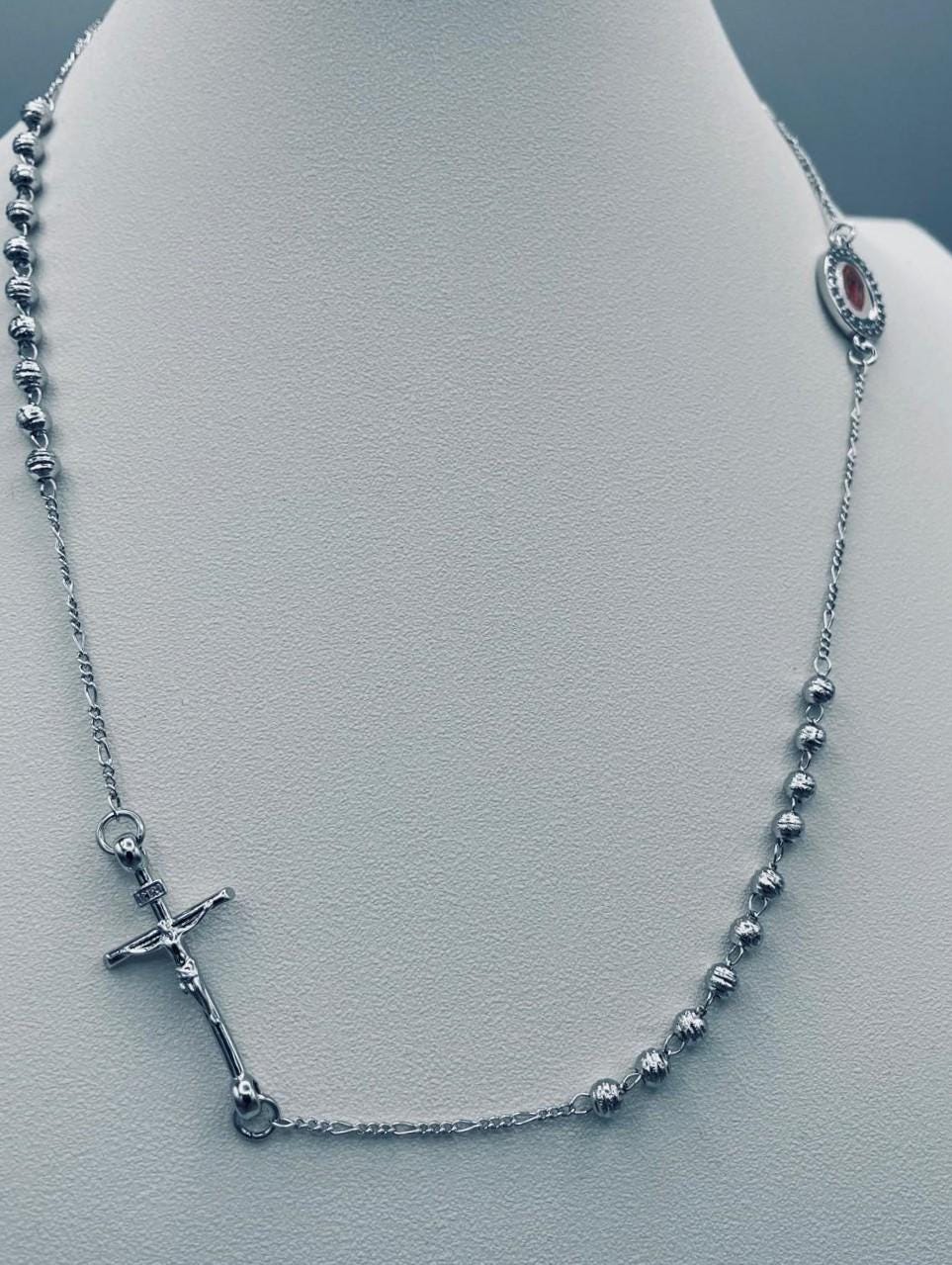 Collana stile rosario con crocifisso e medaglia sacra