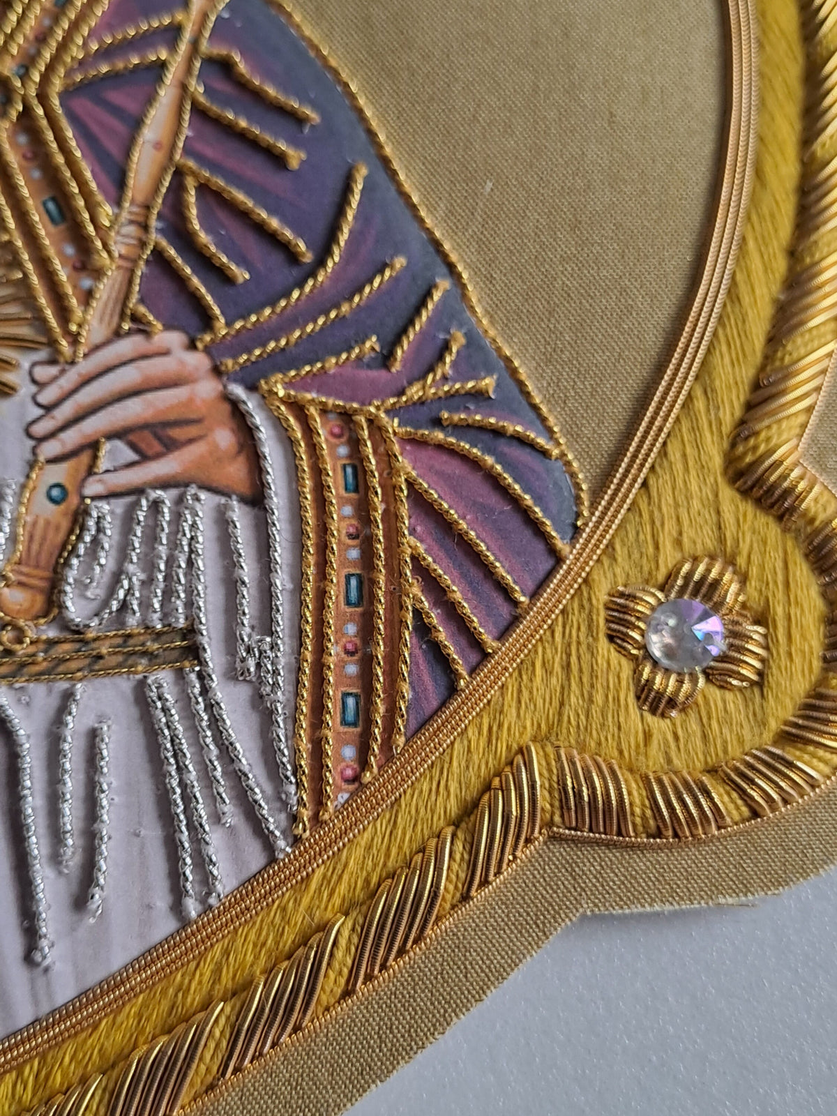 Icône du Christ Roi brodée à la main avec du fil d'or