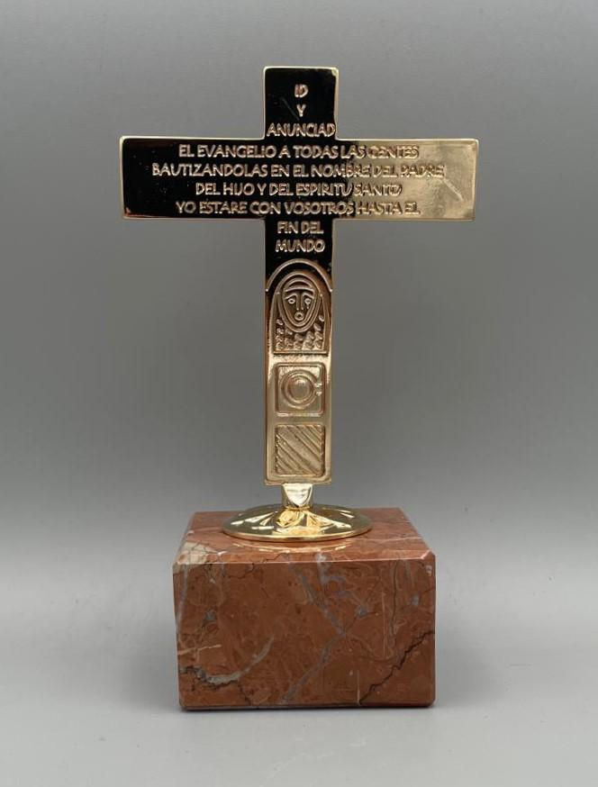 大理石台座付き金メッキ十字架 – コード DBK204P/MM7