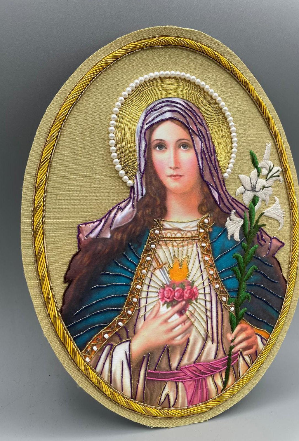 Icona quadro Sacro Ricamato – Madonna con Cuore Immacolato e Giglio