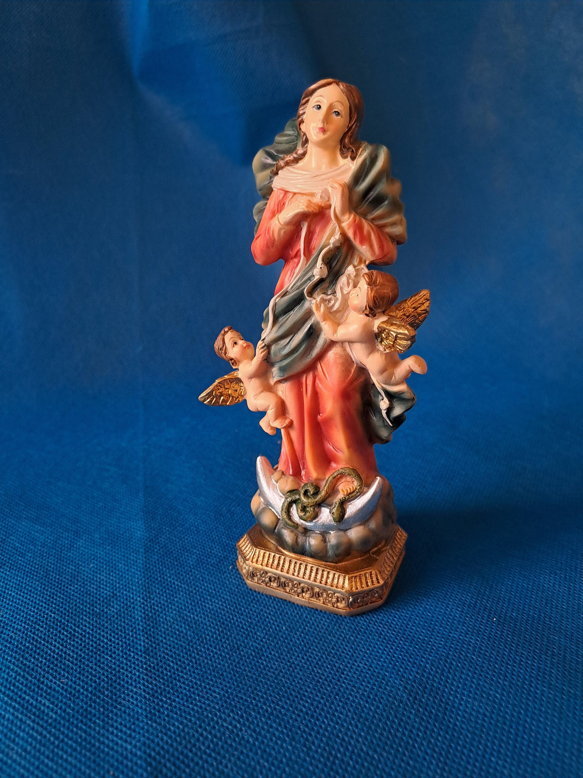 Statue der Knotenlösenden Muttergottes aus handbemaltem Kunstharz – 15 cm