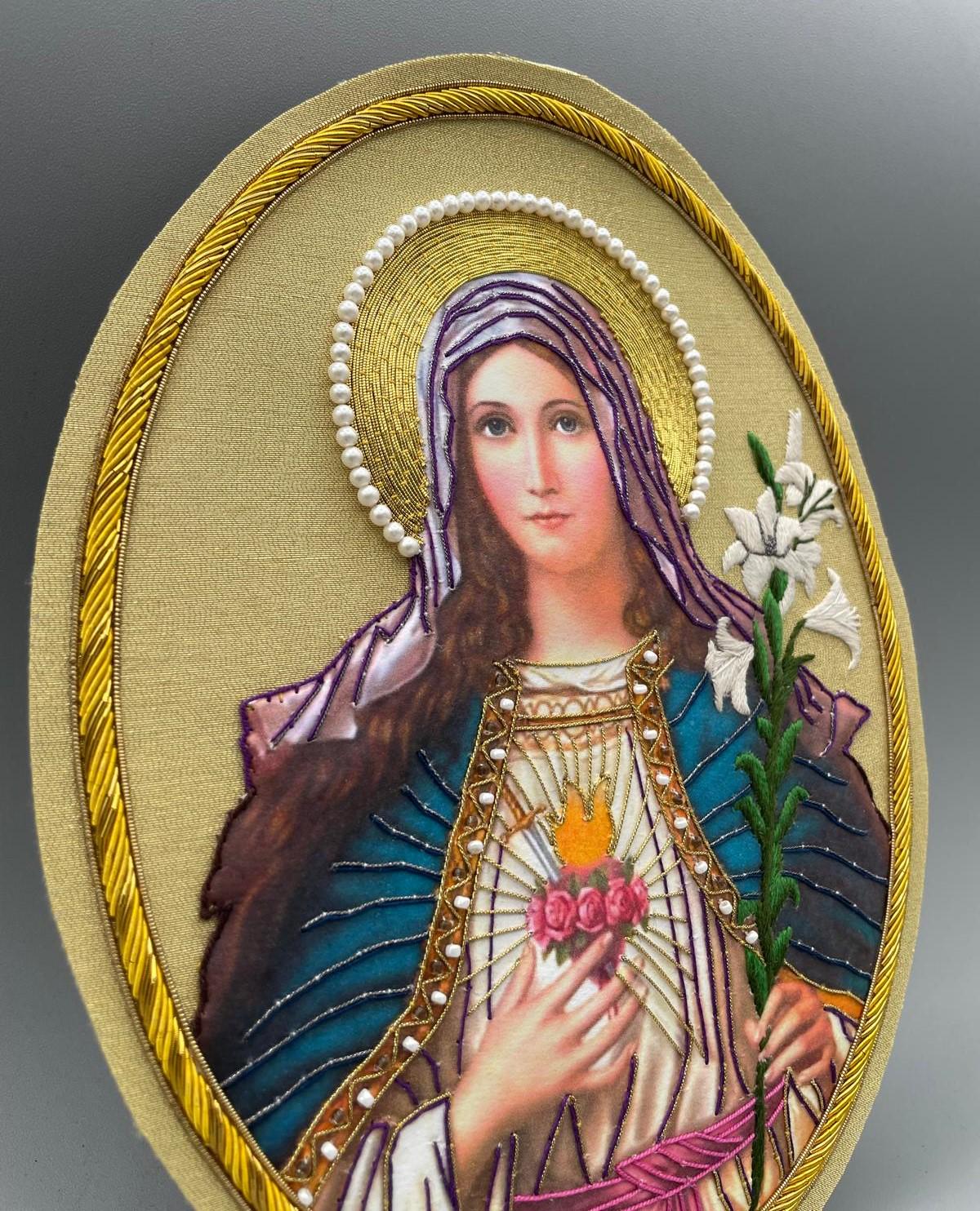 Icona quadro Sacro Ricamato – Madonna con Cuore Immacolato e Giglio