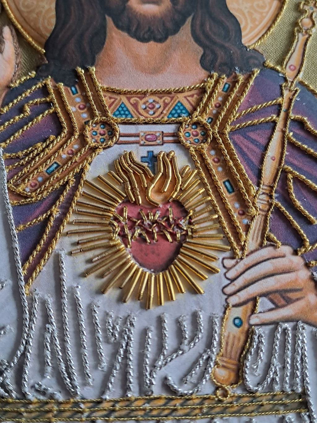 Icône du Christ Roi brodée à la main avec du fil d'or