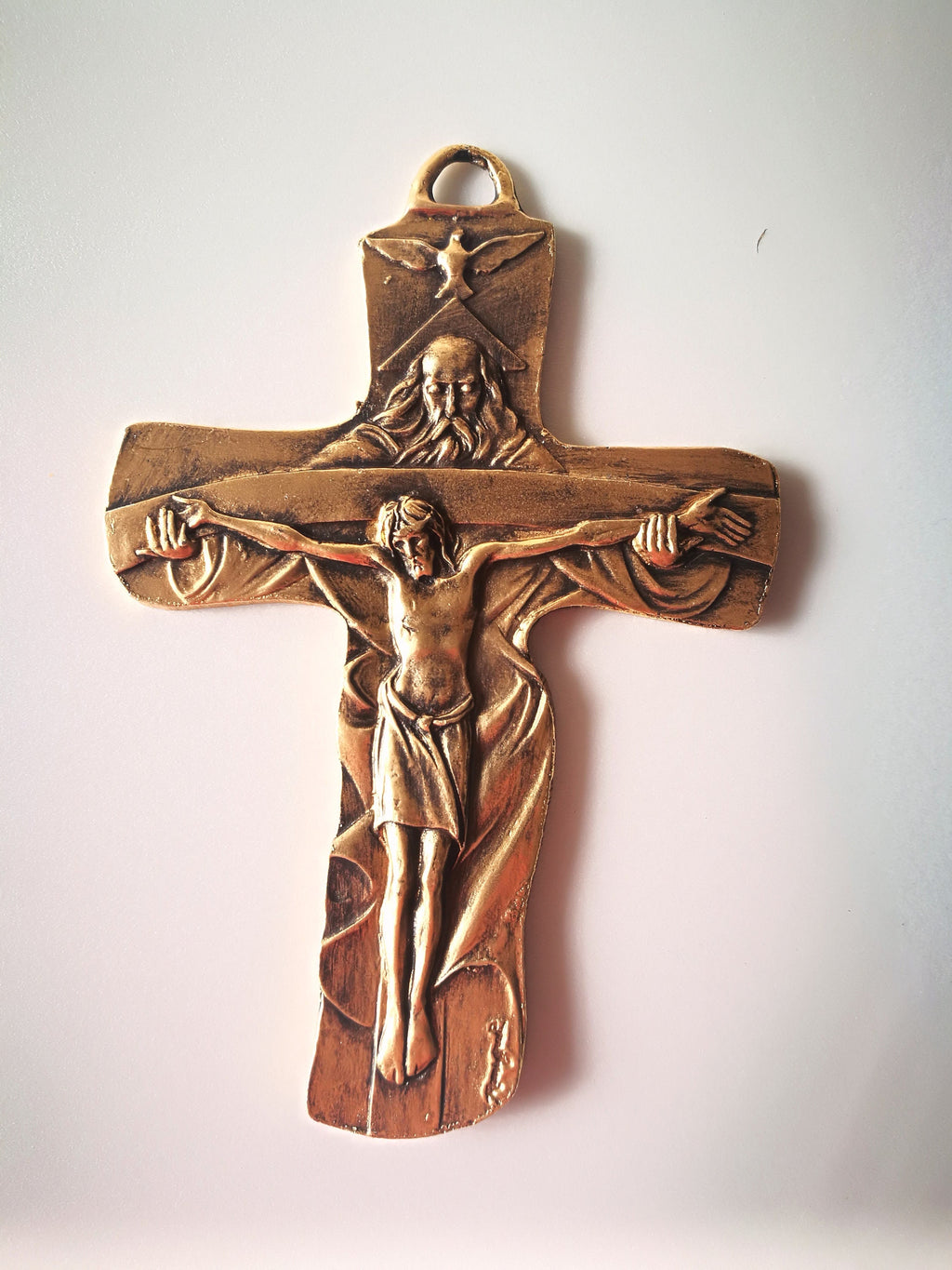 Crocifisso Santissima Trinità da muro in ottone dorato – 14 x 9 cm