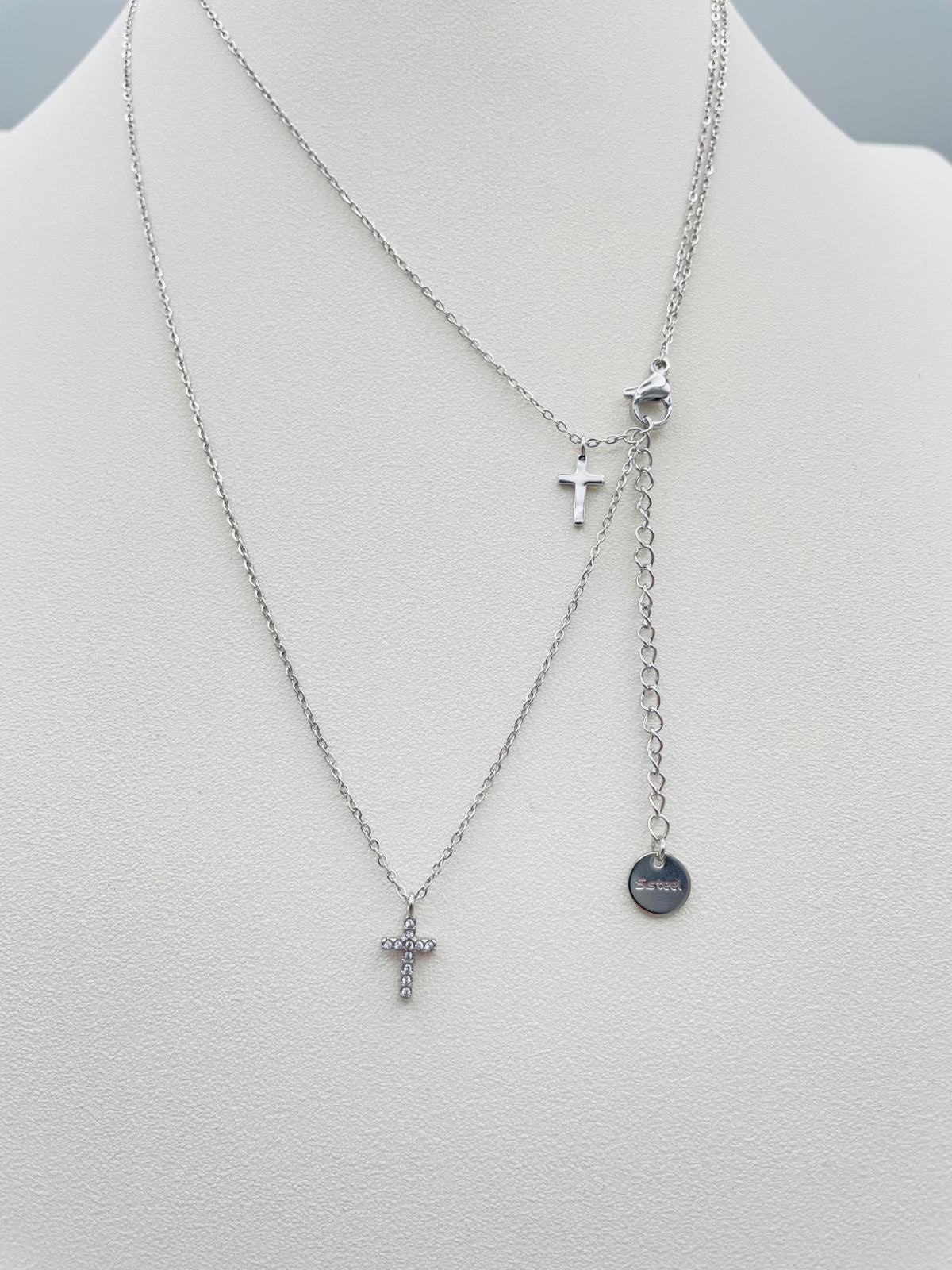Collana multistrato color argento con due croci – cod. CAC-004