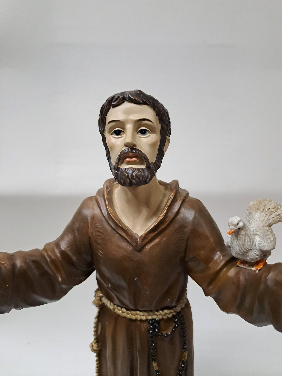 Statue de Saint François avec colombes en résine peinte à la main – 30 cm