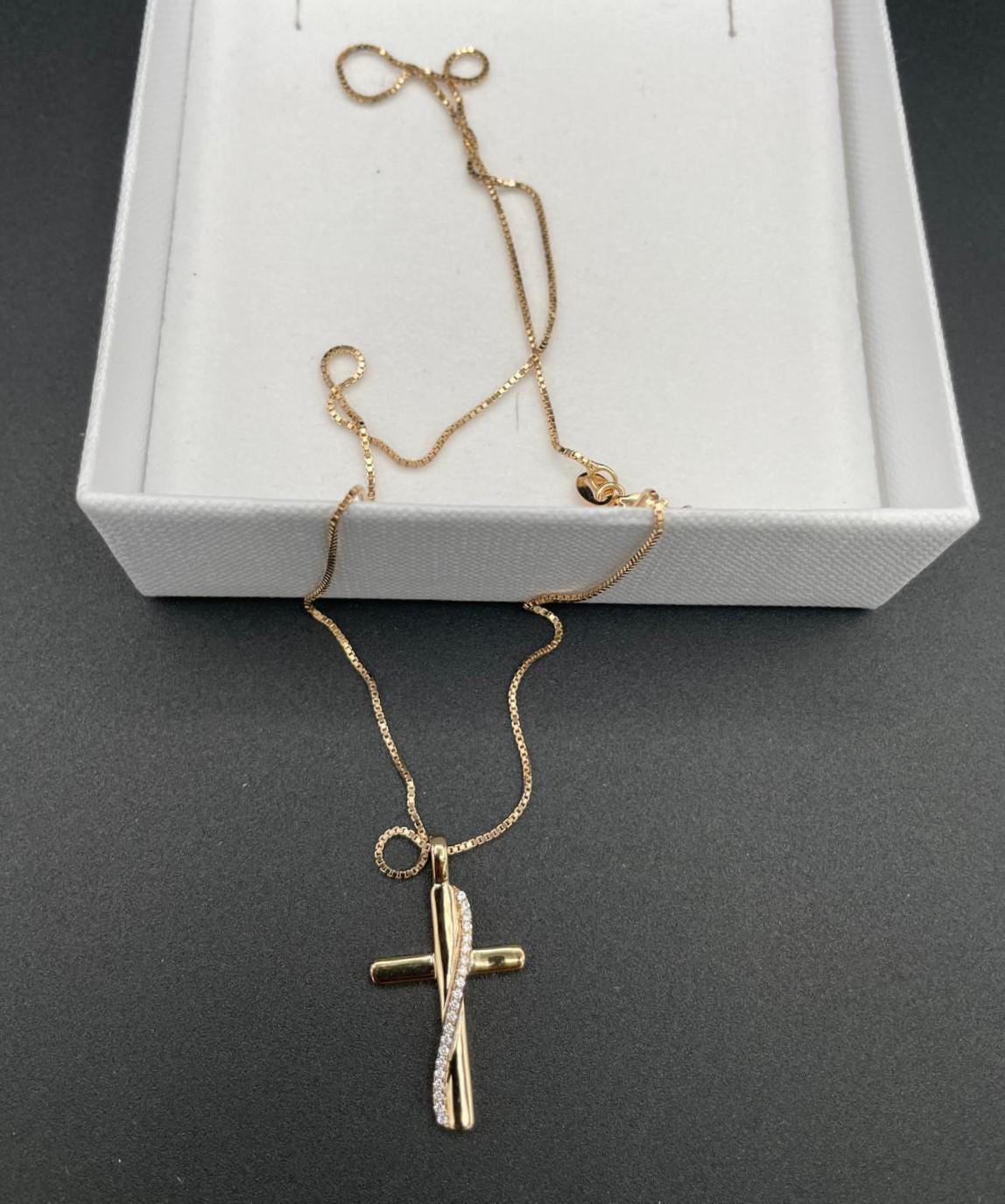 Collana in argento 925 placcato oro con croce e diamantini