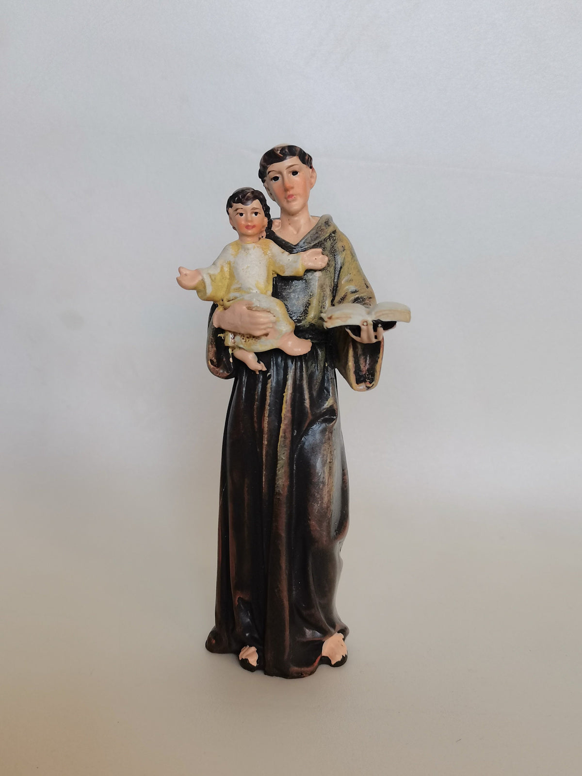 Statue des heiligen Antonius von Padua mit dem Jesuskind und Evangelium aus bemaltem Kunstharz