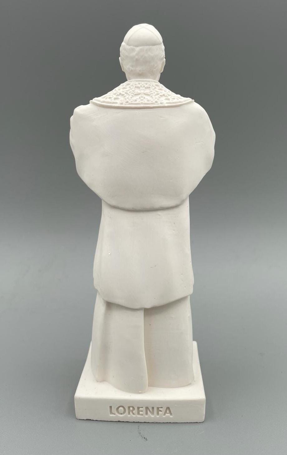 Statue du Pape Léon XIV en prière – Mini sculpture blanche, 10 cm