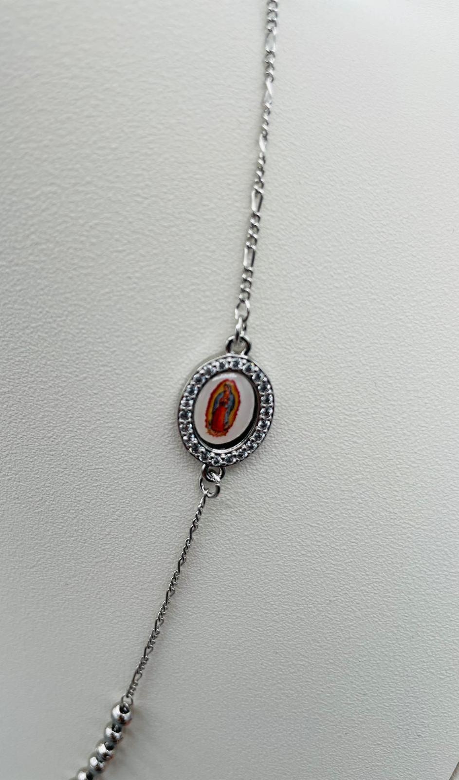 Collana stile rosario con crocifisso e medaglia sacra
