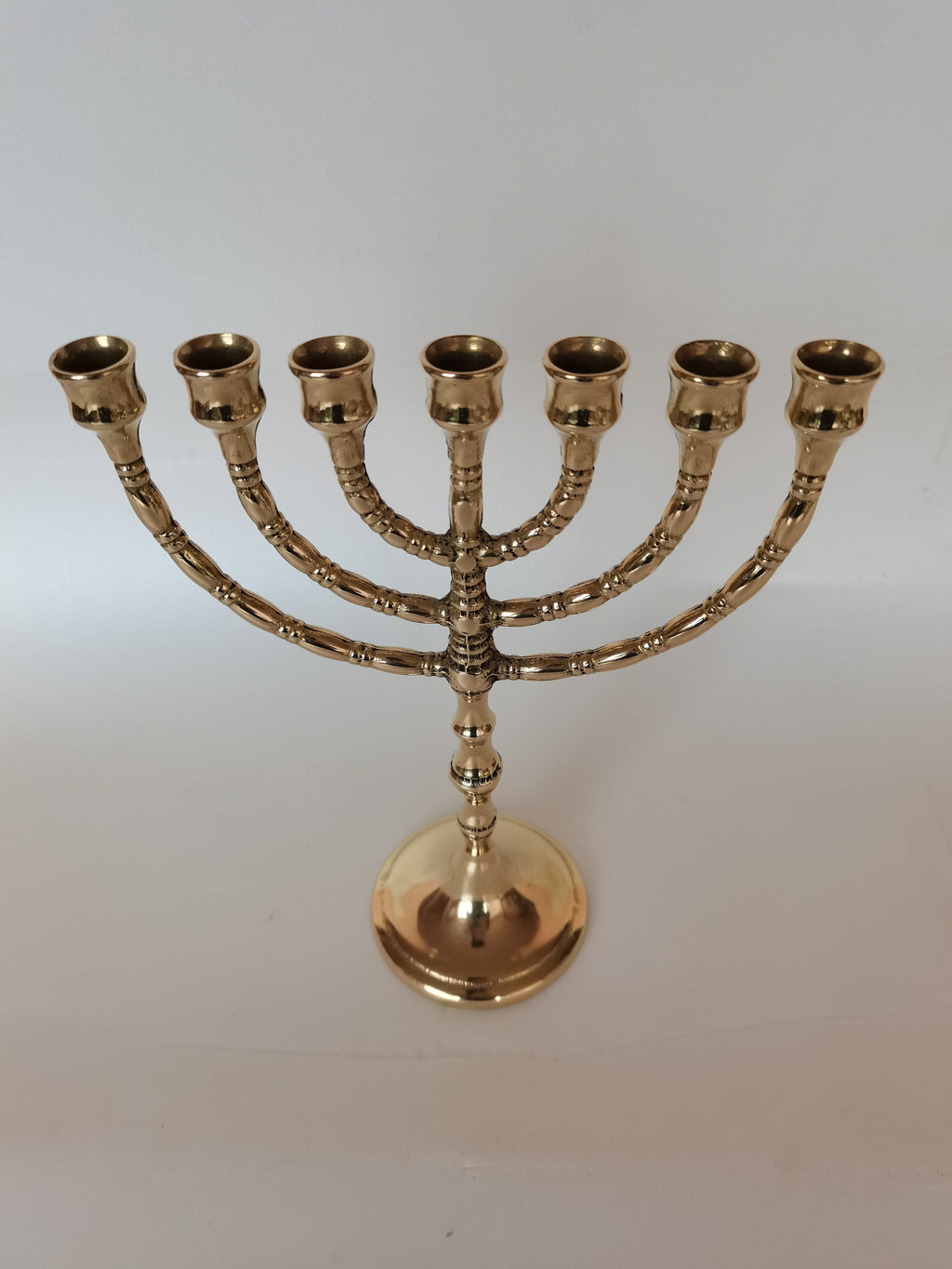 Menorah a sette bracci in ottone lucido – 24 x 19 cm