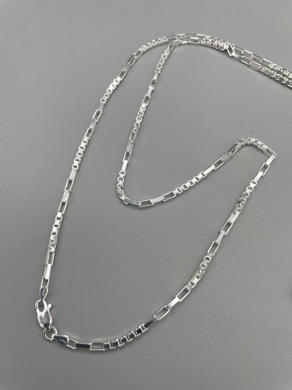 Collana con crocifisso replica Papa Leone, finiture argentate e brunite