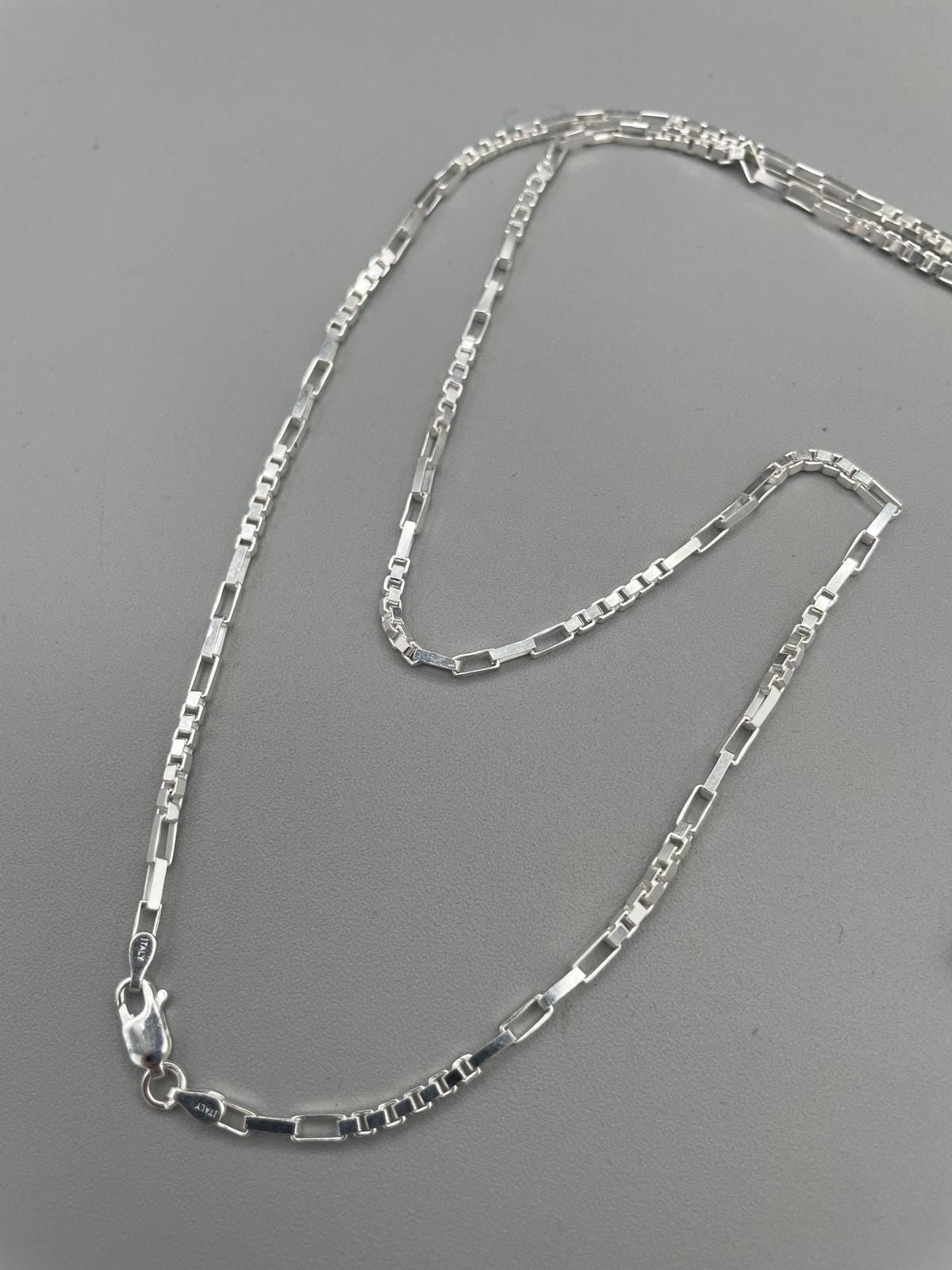 Collana con crocifisso replica Papa Leone, finiture argentate e brunite