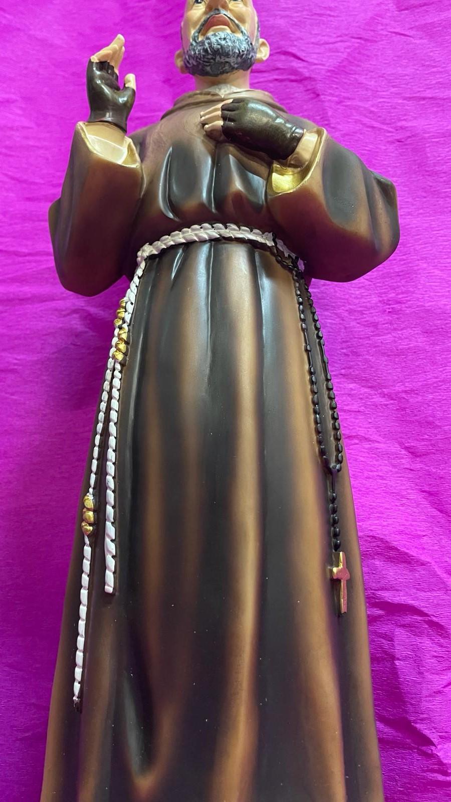 ピエトレルチーナの聖ピオ神父像（手塗りレジン製）– 43 cm