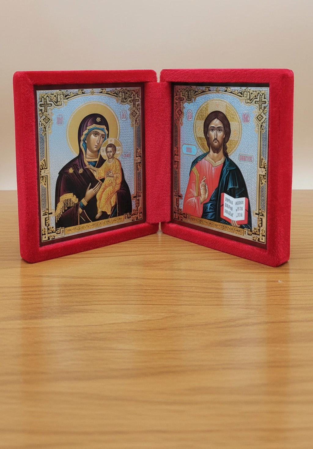 Dittico da viaggio Cristo Pantocratore e Madonna della Tenerezza in velluto rosso