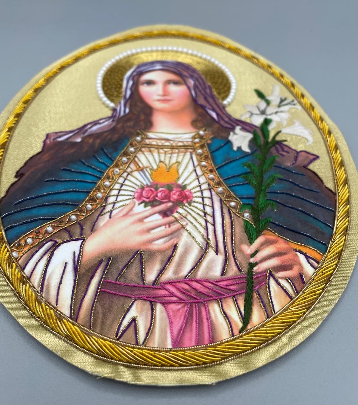 Icona quadro Sacro Ricamato – Madonna con Cuore Immacolato e Giglio