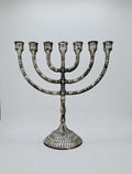 Menorah a sette bracci in ottone argentato anticato – 32 x 28 cm