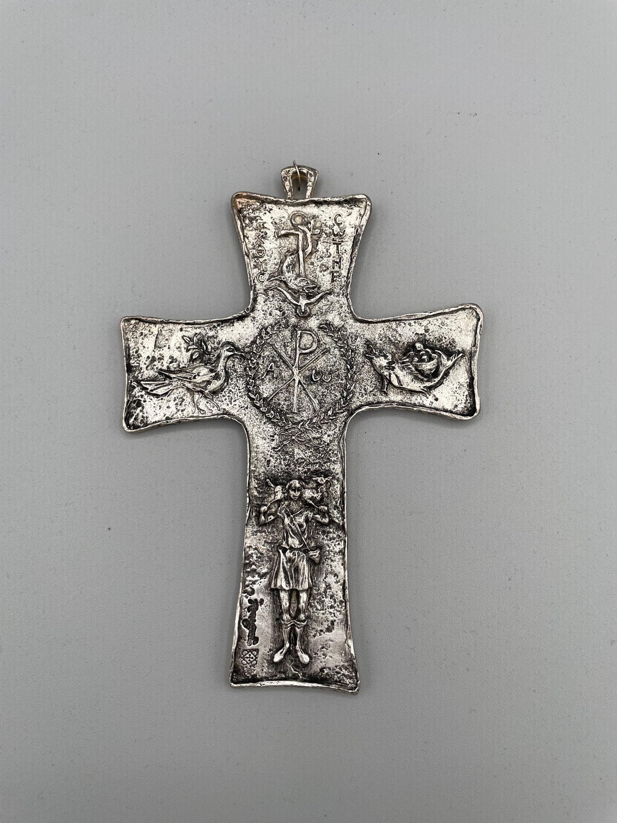 Crocifisso Memoria Catacombe Trinità da muro in ottone argentato – 14 x 9 cm