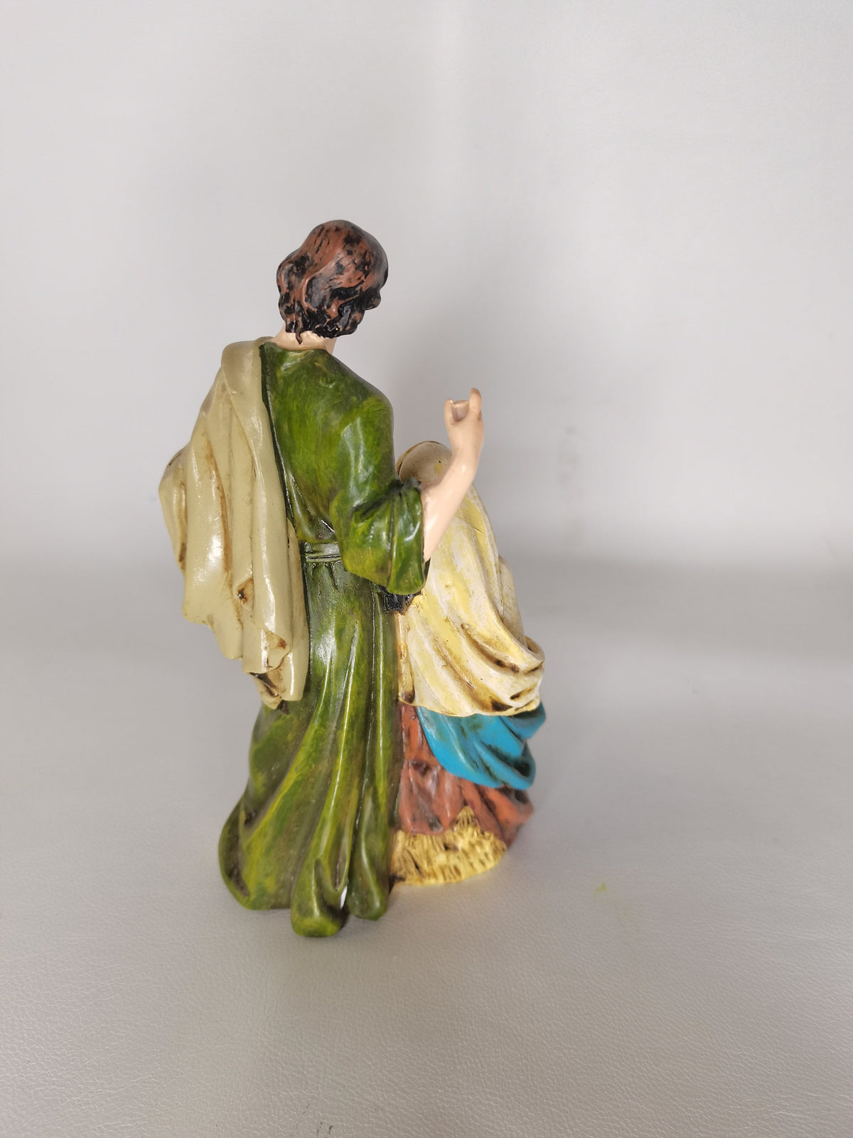 Handbemalte Krippenfigur aus Kunstharz – 15 cm