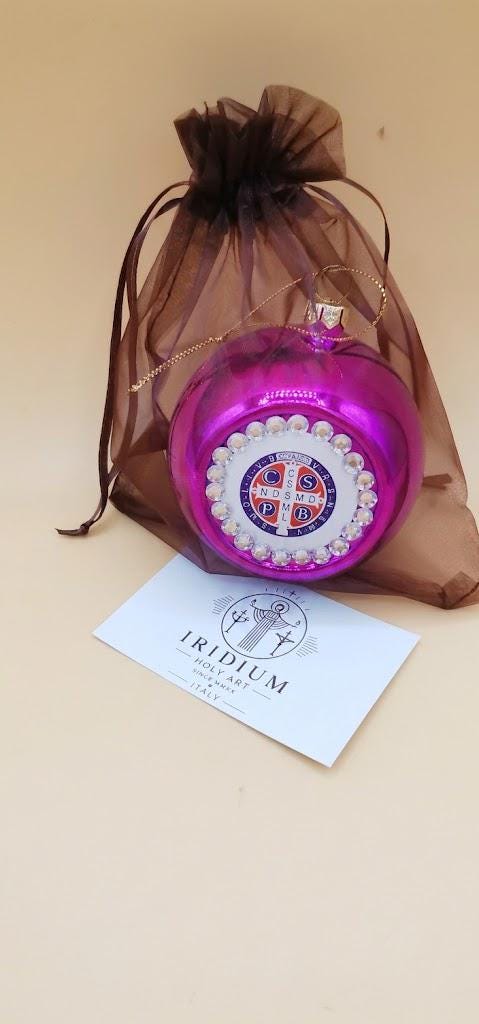 Pallina di Natale Viola con Medaglia di San Benedetto