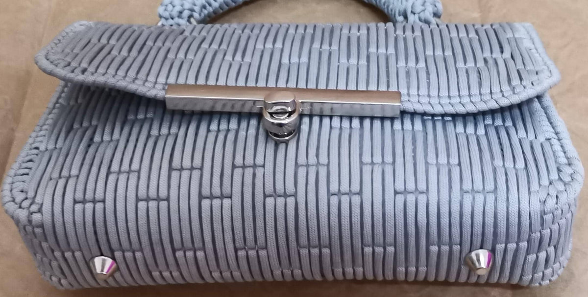 Borsa all'uncinetto fatta a mano – grigio perla