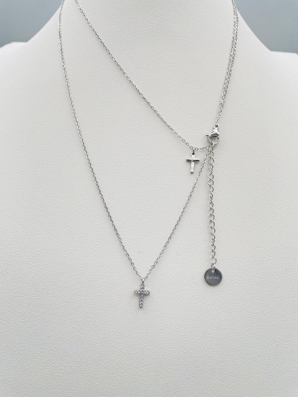 Collana multistrato color argento con due croci – cod. CAC-004