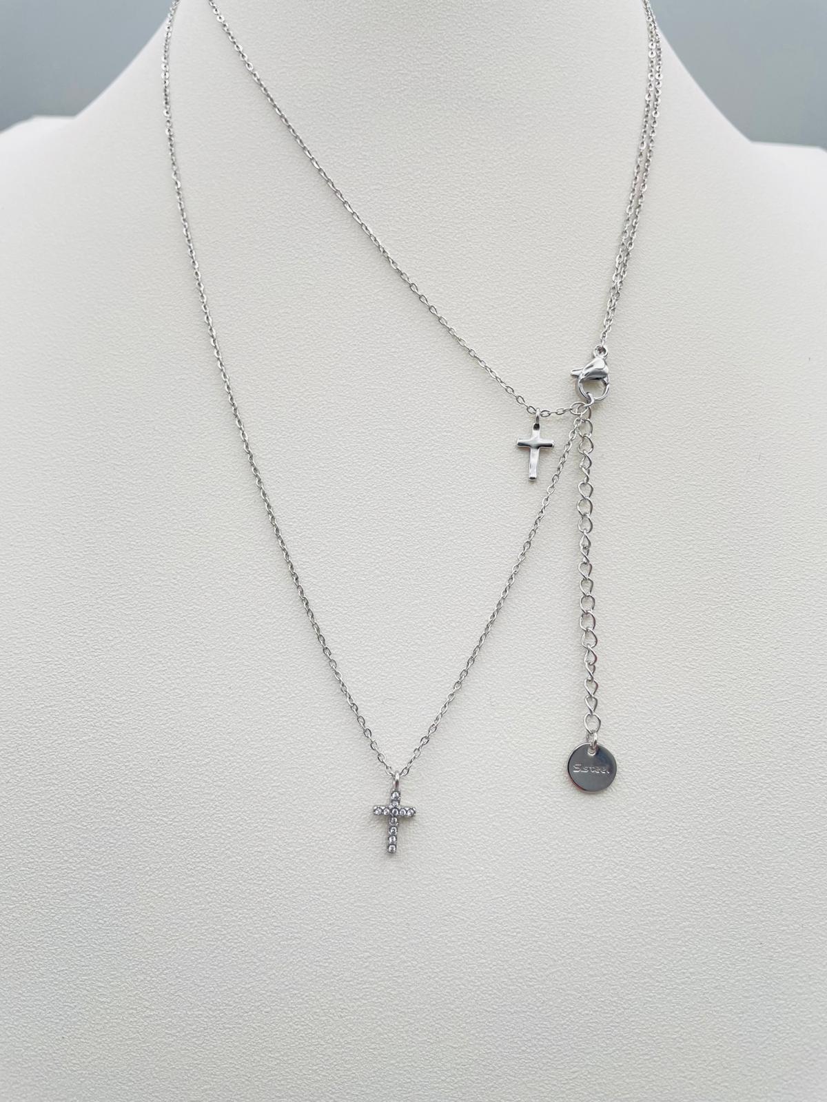 Collana multistrato color argento con due croci – cod. CAC-004