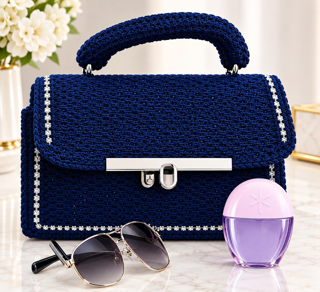 Borsa artigianale blu scuro con dettagli argento