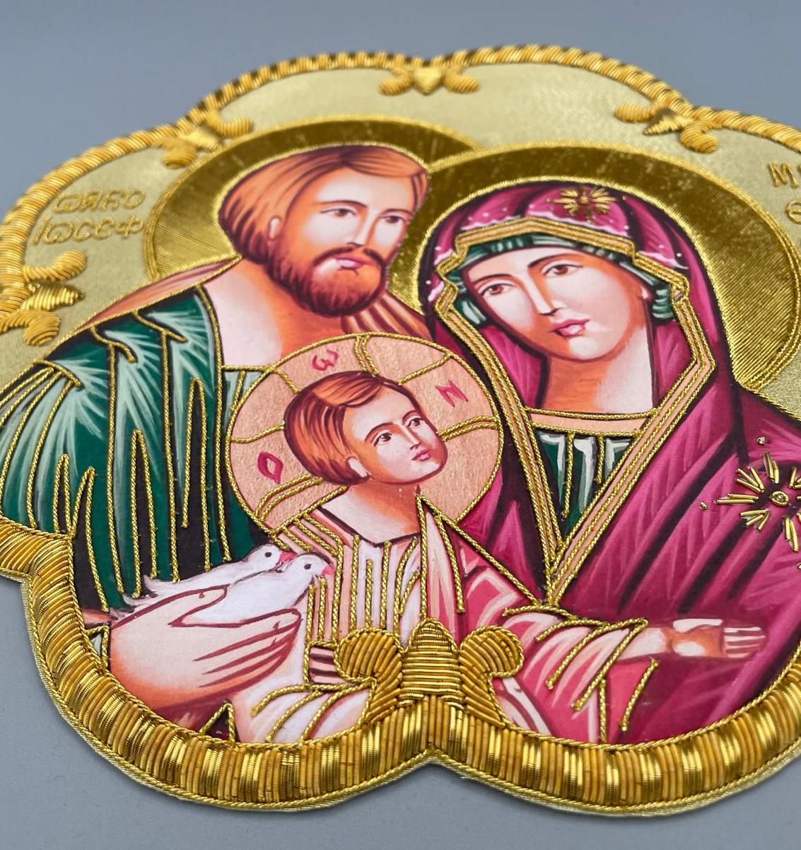 Icona Sacra Famiglia ricamata a mano con filo oro – 22 x 22 cm