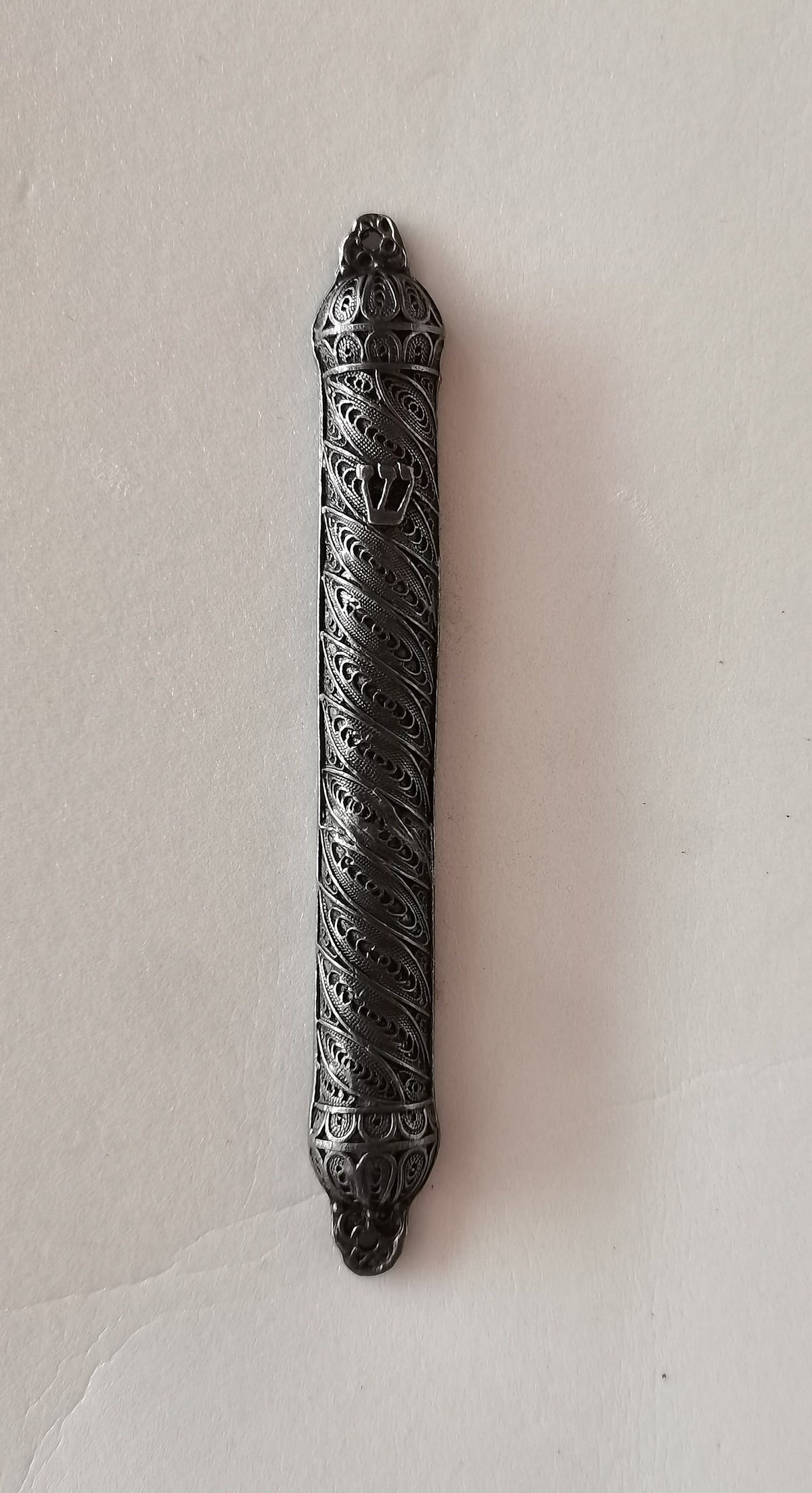 Mezuzah Tonda in Metallo Filigranato Brunito 12 cm