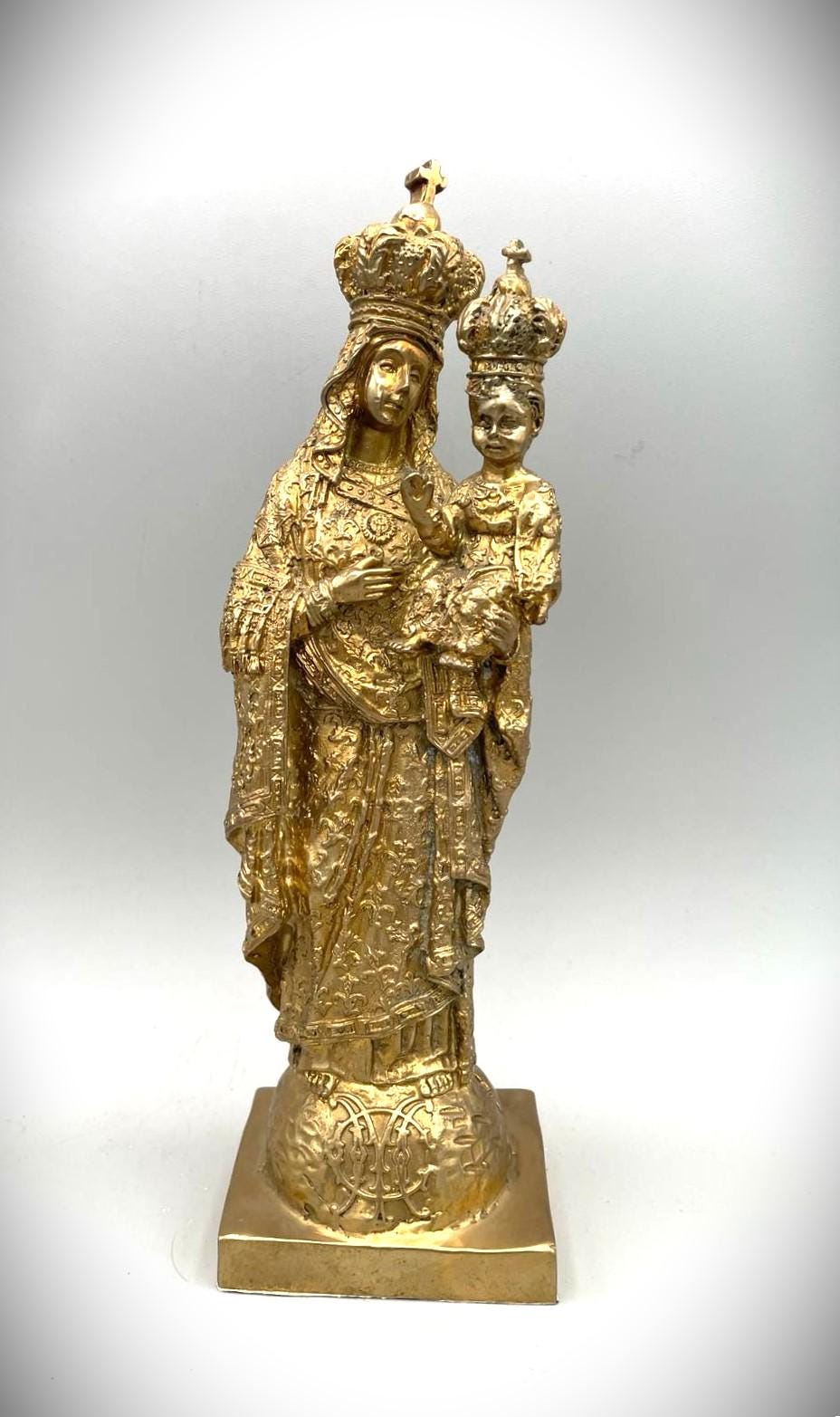 Statua Madonna Consolata in Bronzo Dorato 24K – Cera Persa (0717-09)