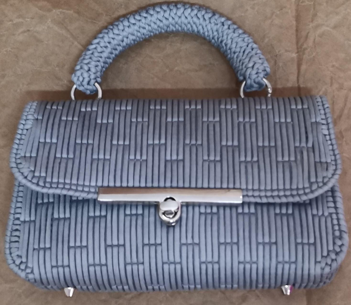 Borsa all'uncinetto fatta a mano – grigio perla