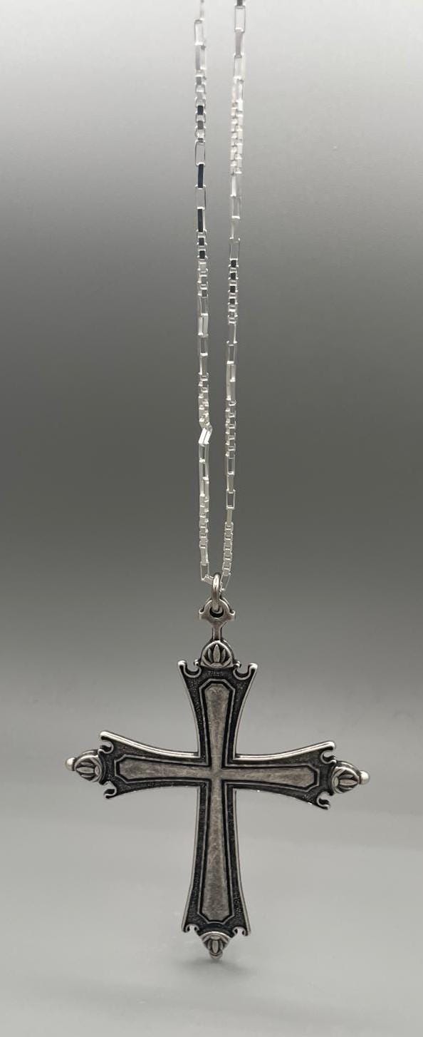 Collana con crocifisso replica Papa Leone, finiture argentate e brunite