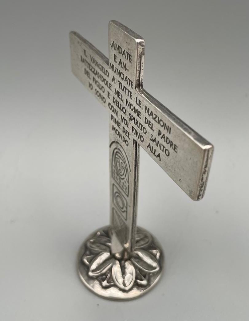 Croce itinerante da tavolo placcata argento – 11 x 8 cm – cod. DBK205-11P