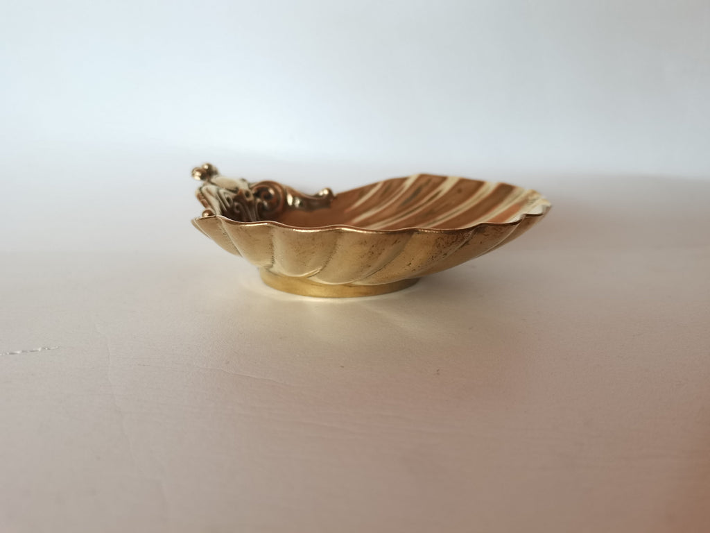 Conchiglia battesimale in ottone lucido – 15 x 13 cm